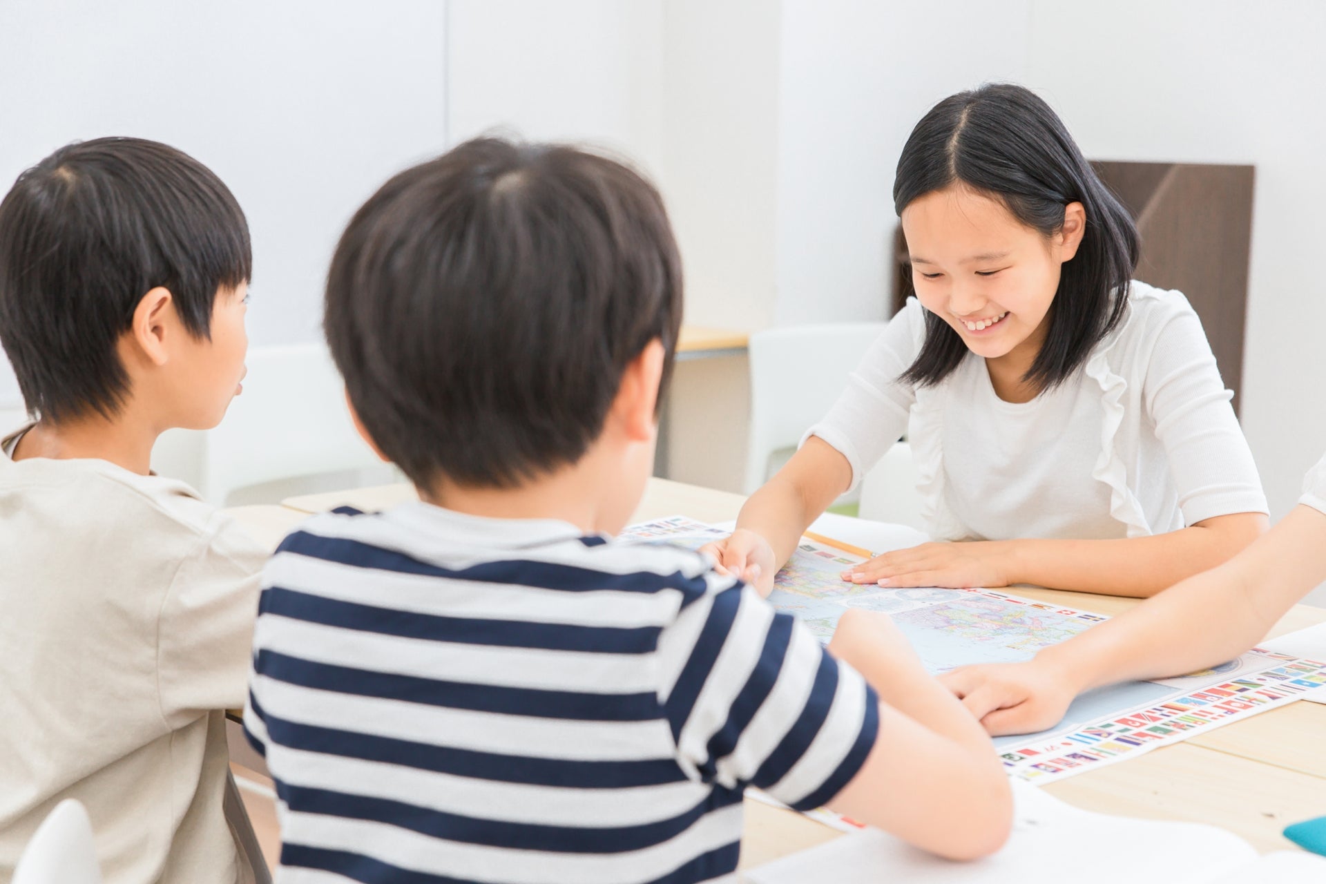 楽しく勉強する子ども